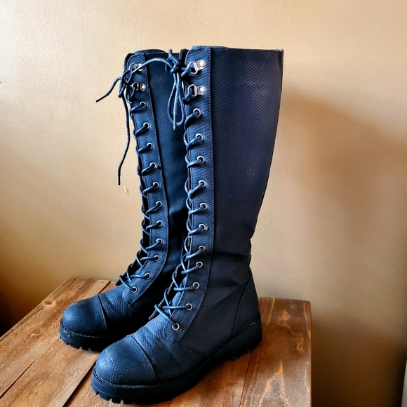 Boots, knee high - Picture 1 of 3